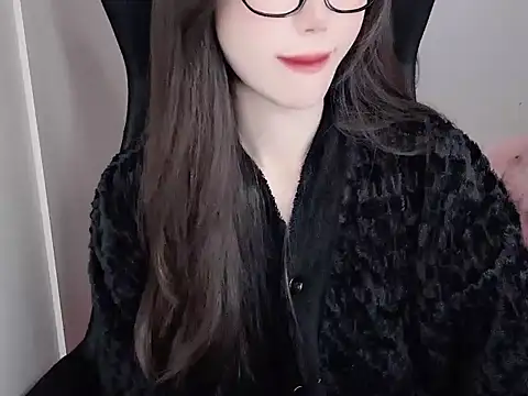 -Alicee- online show from November 19, 2025, 3:06 am