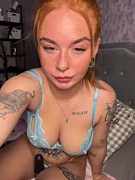 Snapshot of Ellieskyyee1 chatting on March 1, 2026, 11:18 pm Ellieskyyee1 online show from March 1, 2026, 11:18 pm