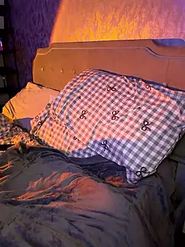 Snapshot of Ellieskyyee1 chatting on March 6, 2026, 9:22 pm Ellieskyyee1 online show from March 6, 2026, 9:22 pm