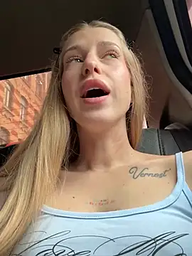 kira mia online show from July 21, 2026, 4:31 pm