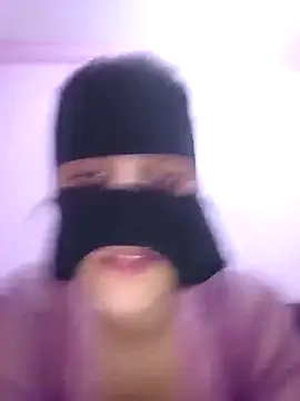 SandyAmr online show from November 11, 2025, 1:44 pm