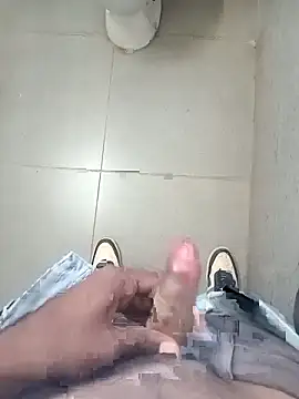 Snapshot of HeatableRevan chatting on March 20, 2026, 12:10 pm HeatableRevan online show from March 20, 2026, 12:10 pm