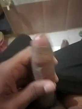 Snapshot of HeatableRevan chatting on March 25, 2026, 1:00 am HeatableRevan online show from March 25, 2026, 1:00 am