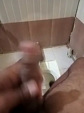 Snapshot of HeatableRevan chatting on March 26, 2026, 5:18 pm HeatableRevan online show from March 26, 2026, 5:18 pm