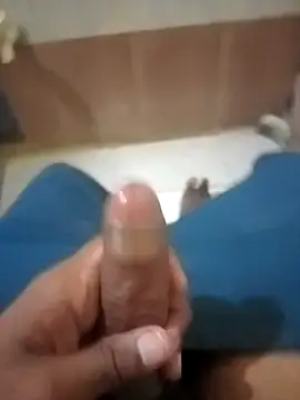 Snapshot of HeatableRevan chatting on April 5, 2026, 5:54 pm HeatableRevan online show from April 5, 2026, 5:54 pm