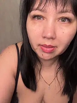 Love  Mom online show from November 17, 2025, 4:40 am