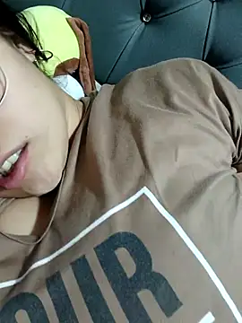 Thais jhadav online show from October 23, 2025, 11:24 pm