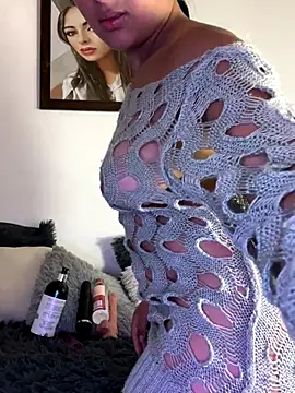 morenaQueen  online show from November 8, 2025, 6:29 pm