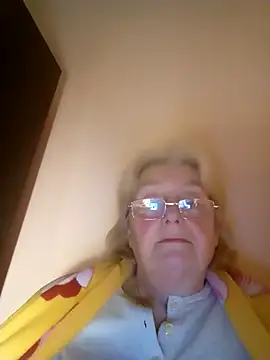 AmyLove353 online show from February 6, 2026, 9:40 pm