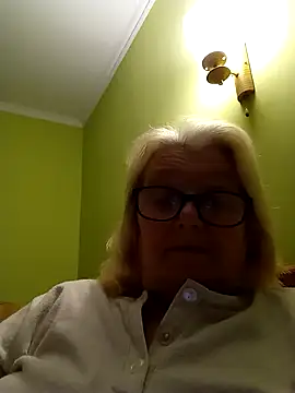 AmyLove353 online show from February 14, 2026, 10:28 pm