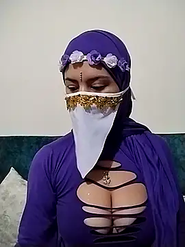 caroline peed online show from October 24, 2025, 12:01 pm