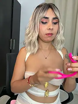 Snapshot of Emilyvalk_ chatting on June 18, 2026, 8:57 pm Emilyvalk online show from June 18, 2026, 8:57 pm