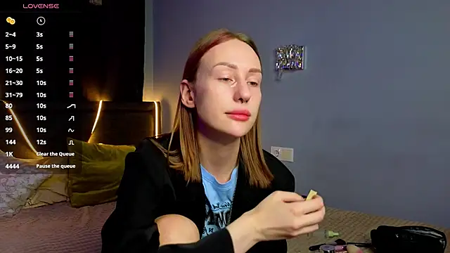 Snapshot of ZolaDickmann chatting on October 31, 2025, 8:04 am ZolaDickmann online show from October 31, 2025, 8:04 am