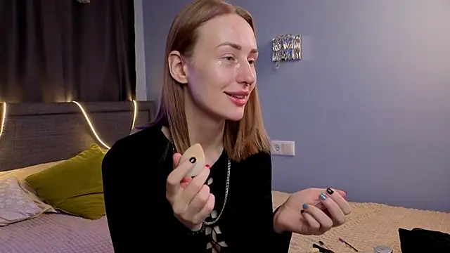 Snapshot of ZolaDickmann chatting on November 6, 2025, 8:15 am ZolaDickmann online show from November 6, 2025, 8:15 am