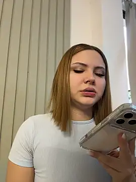 Snapshot of Beella1_ chatting on July 6, 2026, 11:51 am Beella1 online show from July 6, 2026, 11:51 am