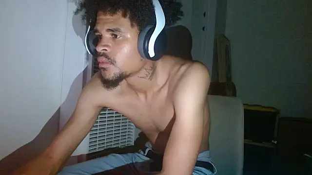 Snapshot of Mrmakeherwet_Tez chatting on November 24, 2025, 5:29 am Mrmakeherwet Tez online show from November 24, 2025, 5:29 am