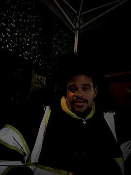 Snapshot of Mrmakeherwet_Tez chatting on December 3, 2025, 6:54 am Mrmakeherwet Tez online show from December 3, 2025, 6:54 am