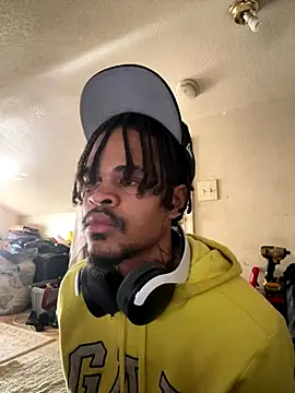 Snapshot of Mrmakeherwet_Tez chatting on January 7, 2026, 8:11 pm Mrmakeherwet Tez online show from January 7, 2026, 8:11 pm