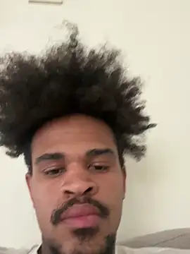 Snapshot of Mrmakeherwet_Tez chatting on February 4, 2026, 10:47 pm Mrmakeherwet Tez online show from February 4, 2026, 10:47 pm