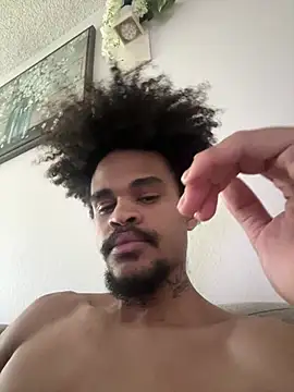 Snapshot of Mrmakeherwet_Tez chatting on February 26, 2026, 4:06 pm Mrmakeherwet Tez online show from February 26, 2026, 4:06 pm