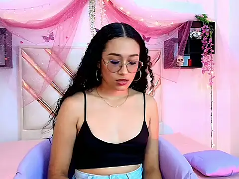 ZOEH ROSS online show from October 22, 2025, 7:46 pm