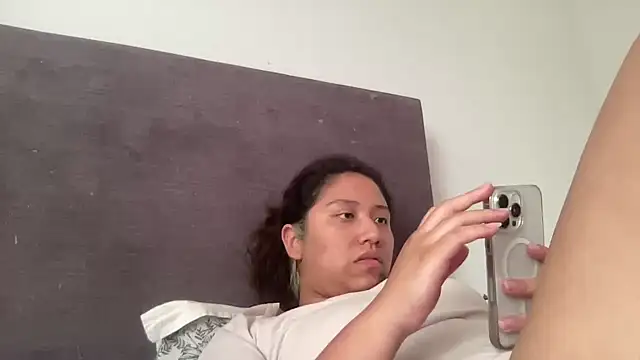 Kmiii21 online show from February 3, 2026, 6:57 pm