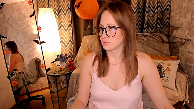  SilverMoon  online show from October 28, 2025, 8:07 am