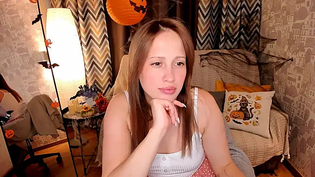  SilverMoon  online show from October 31, 2025, 8:26 am