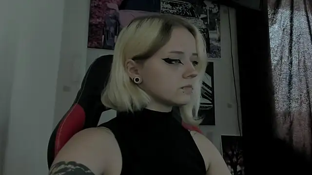 Snapshot of Holy_Mistress_S chatting on July 6, 2026, 7:27 am Holy Mistress S online show from July 6, 2026, 7:27 am