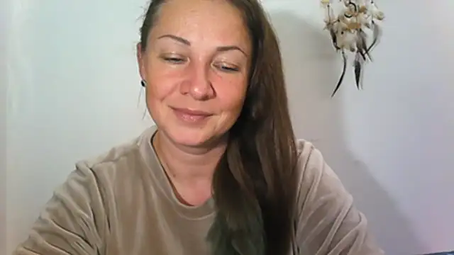 Snapshot of LucyTop chatting on November 6, 2025, 9:15 pm LucyTop online show from November 6, 2025, 9:15 pm