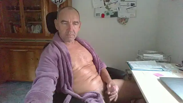 Lutzi1970 online show from November 17, 2025, 8:42 am