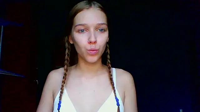 Snapshot of mari_martin chatting on November 9, 2025, 11:30 am mari martin online show from November 9, 2025, 11:30 am