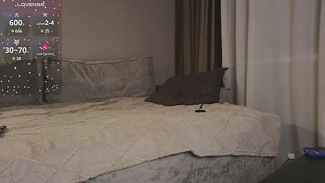 Kate James online show from November 26, 2025, 1:28 am