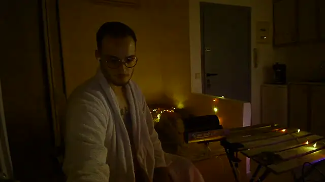 Snapshot of VenyxTrend chatting on November 12, 2025, 5:13 pm VenyxTrend online show from November 12, 2025, 5:13 pm