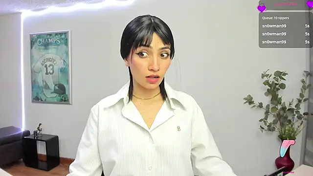 chloehanna online show from May 27, 2026, 7:22 pm