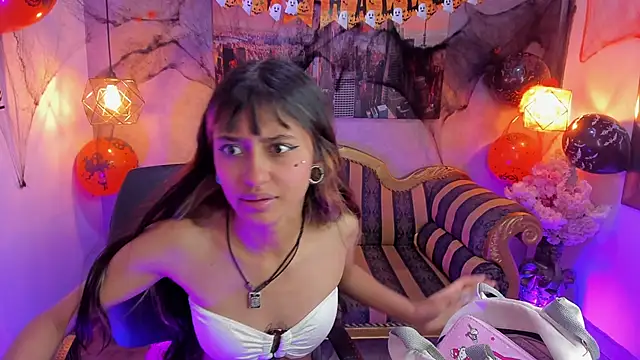 Snapshot of Noa_clk chatting on November 2, 2025, 5:21 am Noa clk online show from November 2, 2025, 5:21 am