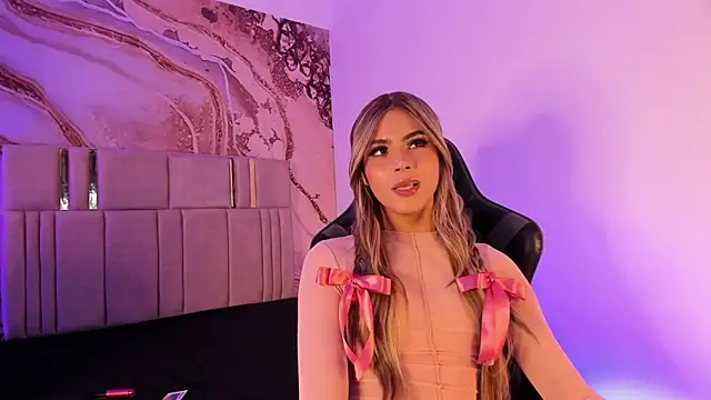 Snapshot of DannysaStar_ chatting on November 28, 2025, 6:49 am DannysaStar online show from November 28, 2025, 6:49 am