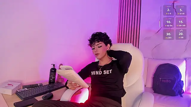 Snapshot of DannysaStar_ chatting on December 22, 2025, 11:13 pm DannysaStar online show from December 22, 2025, 11:13 pm