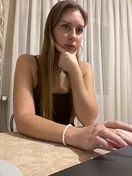 Snapshot of Elina1 chatting on November 18, 2025, 4:22 pm Elina1 online show from November 18, 2025, 4:22 pm