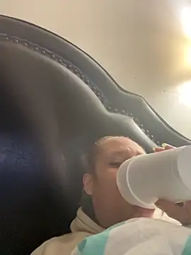 CreammieDelite online show from November 6, 2025, 5:19 am