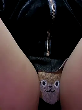 Snapshot of YennyeLa chatting on January 7, 2026, 1:46 pm YennyeLa online show from January 7, 2026, 1:46 pm