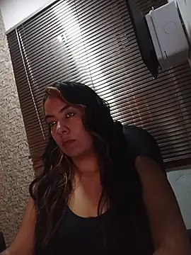 lili hiugs online show from November 2, 2025, 8:22 pm