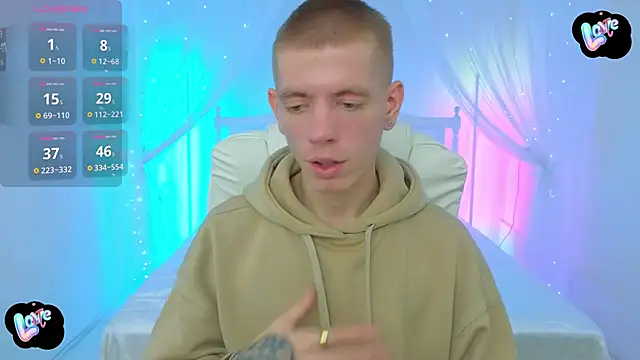 Cristian  Dior online show from October 24, 2025, 5:31 pm