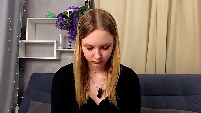 ElissaGlod online show from February 24, 2026, 1:09 pm