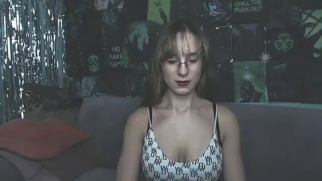 AlishaKellyi online show from November 16, 2025, 5:35 am