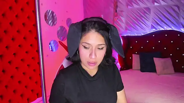 Snapshot of Roxanne_Han chatting on July 17, 2026, 12:34 pm Roxanne Han online show from July 17, 2026, 12:34 pm
