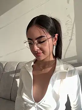 IslaCole online show from April 23, 2026, 10:12 pm