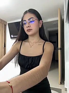 Snapshot of IslaCole chatting on May 27, 2026, 2:52 am IslaCole online show from May 27, 2026, 2:52 am