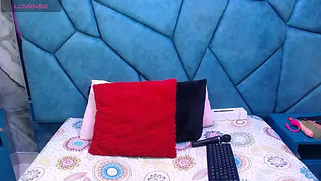 JulietaDiamond online show from April 11, 2026, 3:11 am