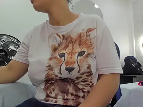 agata18  online show from April 15, 2026, 12:56 pm